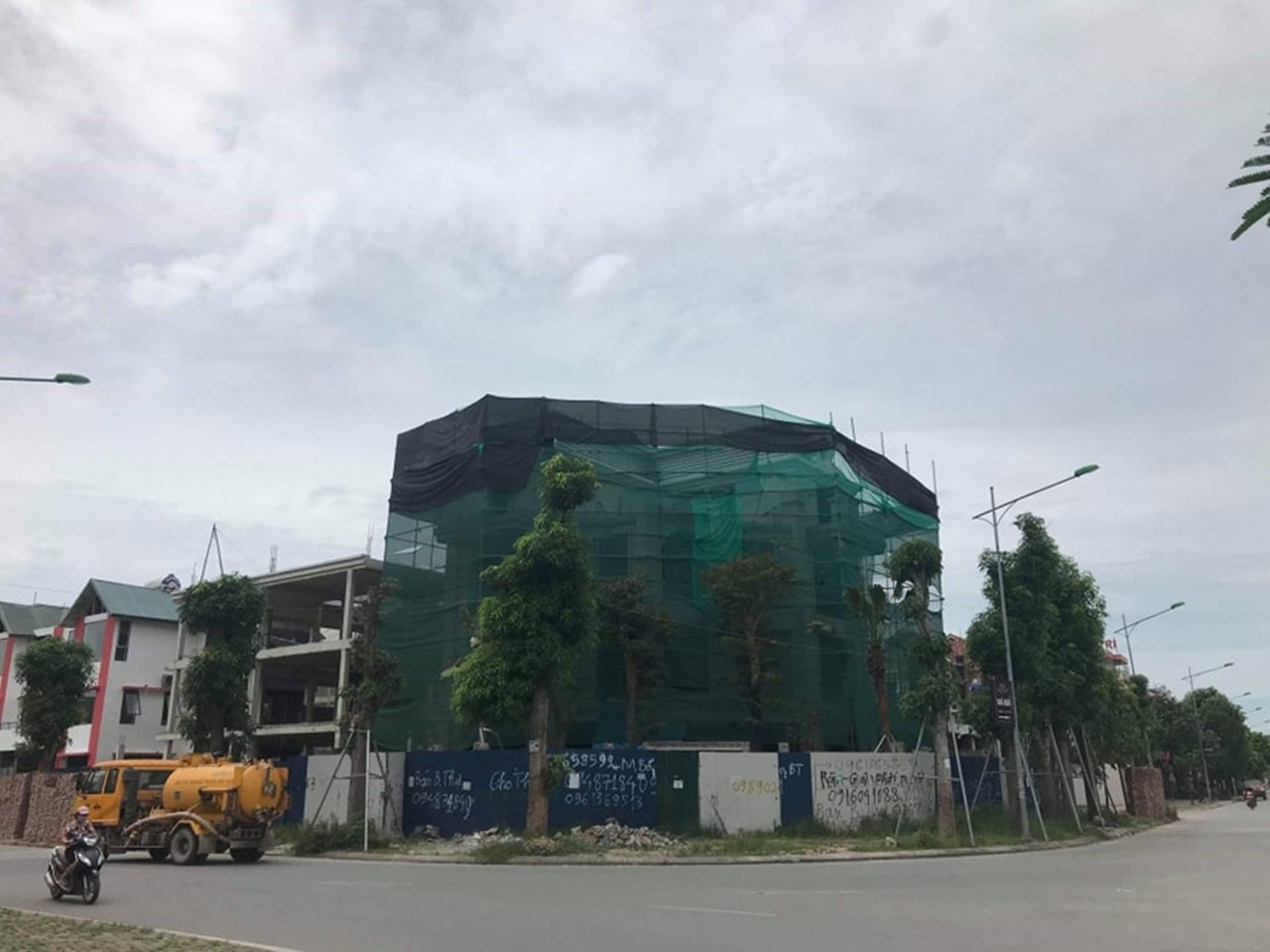 Công trình xây dựng vượt chiều cao phá vỡ quy hoạch.