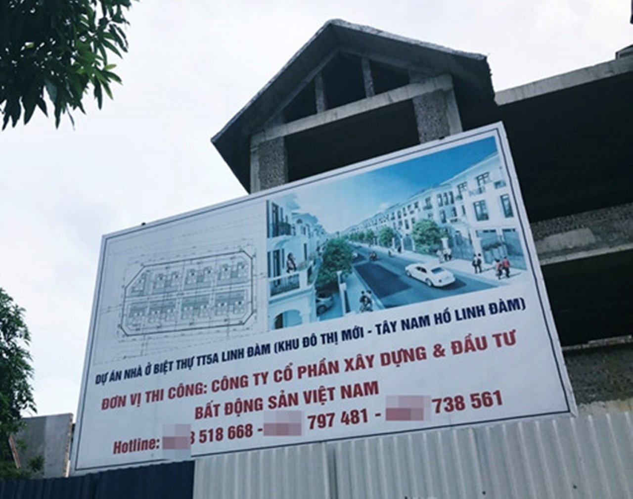 Khu vực biệt thự TT5A Linh Đàm có dấu hiệu vi phạm về chiều cao, xây không đúng thiết kế. (Ảnh: N.H).