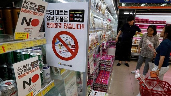 Muôn kiểu bài Nhật của người Hàn: Không đổ xăng cho xe Nhật, học sinh bất kính với giáo viên Nhật - Ảnh 1. Muôn kiểu bài Nhật của người Hàn: Không đổ xăng cho xe Nhật, học sinh bất kính với giáo viên Nhật - Ảnh 1.