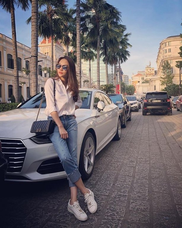 Vẻ gợi cảm và cuộc sống sang chảnh của Đàm Thu Trang trước ngày làm vợ Cường Đô la - Ảnh 4.
