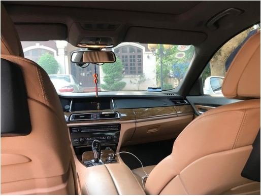 bmw-740li-sau-gan-10-nam-su-dung-co-gia-re-hon-300-trieu-dong-so-voi-toyota-camry-the-he-moi-nhat