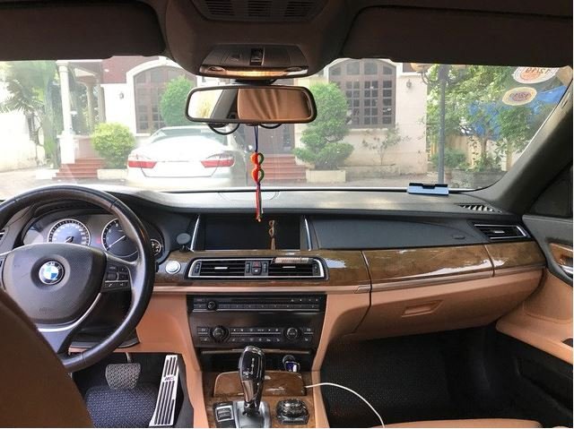 bmw-740li-sau-gan-10-nam-su-dung-co-gia-re-hon-300-trieu-dong-so-voi-toyota-camry-the-he-moi-nhat