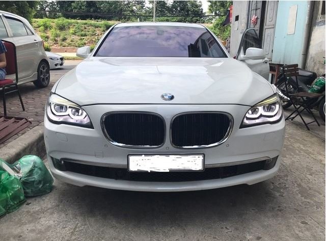 bmw-740li-sau-gan-10-nam-su-dung-co-gia-re-hon-300-trieu-dong-so-voi-toyota-camry-the-he-moi-nhat