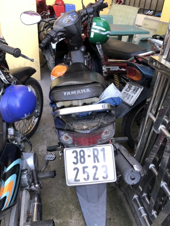 hai-chi-em-ruot-cam-dau-bang-nhom-moc-tui-tren-xe-buyt-gay-khiep-so-cho-hanh-khach-bi-bat-gon-o-tp-hcm