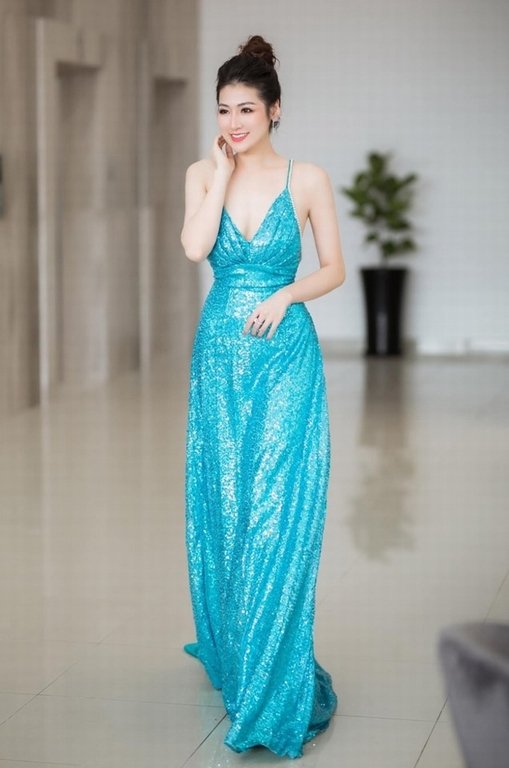 my-nhan-viet-mac-dep-tuan-qua