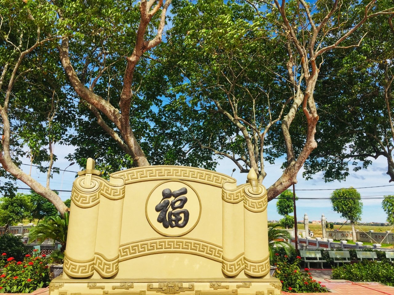 den-diem-du-lich-van-hoa-tam-linh-hap-dan-tren-que-lua-le-thuy