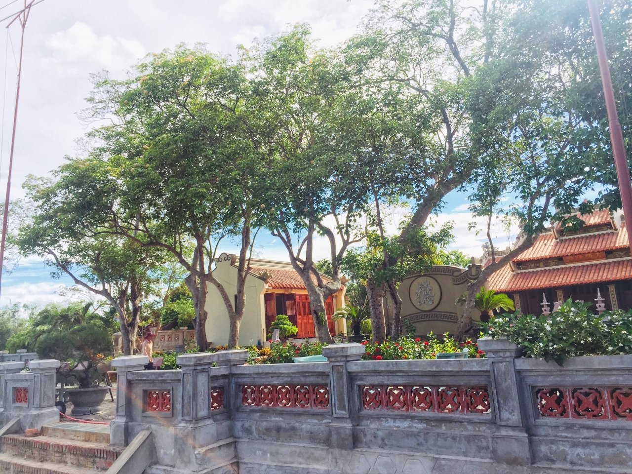 den-diem-du-lich-van-hoa-tam-linh-hap-dan-tren-que-lua-le-thuy