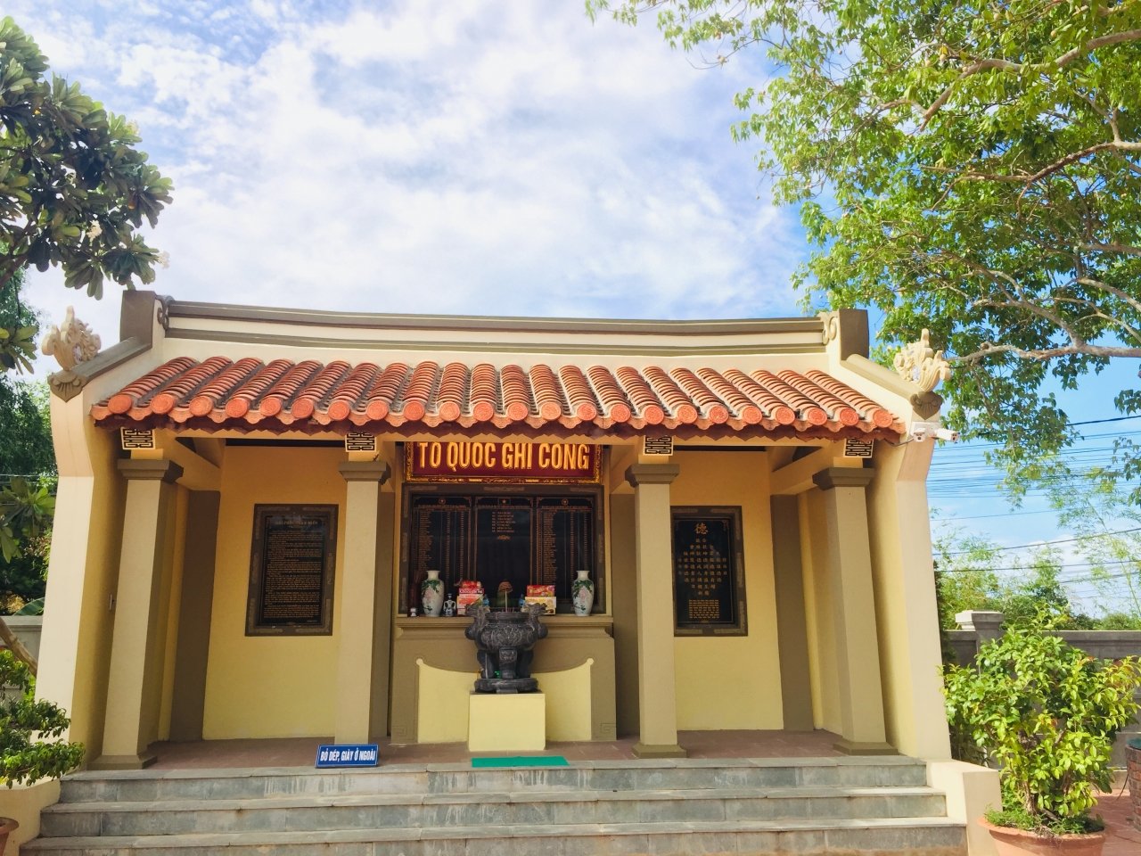 den-diem-du-lich-van-hoa-tam-linh-hap-dan-tren-que-lua-le-thuy
