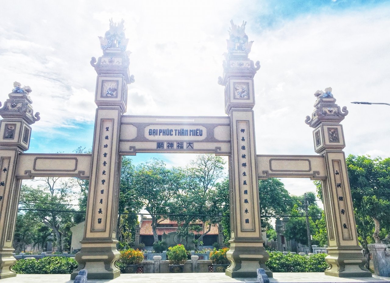 den-diem-du-lich-van-hoa-tam-linh-hap-dan-tren-que-lua-le-thuy
