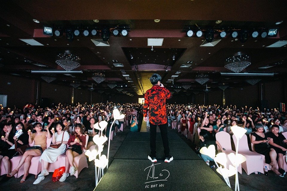 ky-uc-vui-ve-bui-anh-tuan-va-ban-fan-meeting-sinh-nhat-7-tuoi-cua-fc-bui-anh-tuan