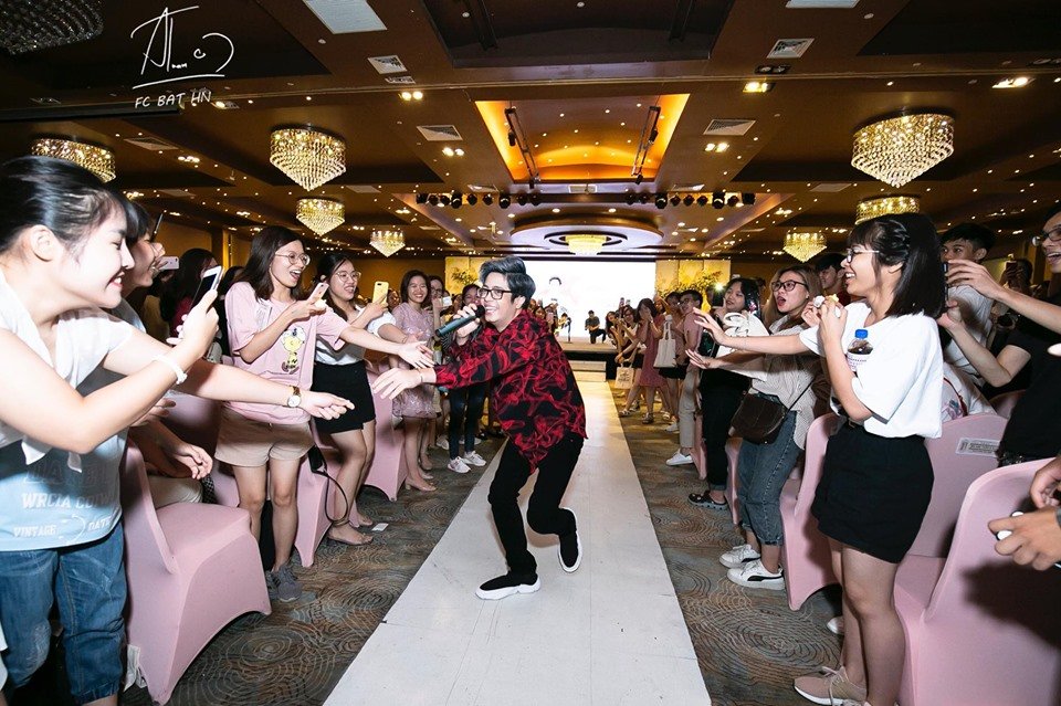 ky-uc-vui-ve-bui-anh-tuan-va-ban-fan-meeting-sinh-nhat-7-tuoi-cua-fc-bui-anh-tuan