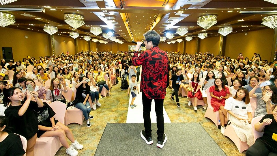 ky-uc-vui-ve-bui-anh-tuan-va-ban-fan-meeting-sinh-nhat-7-tuoi-cua-fc-bui-anh-tuan