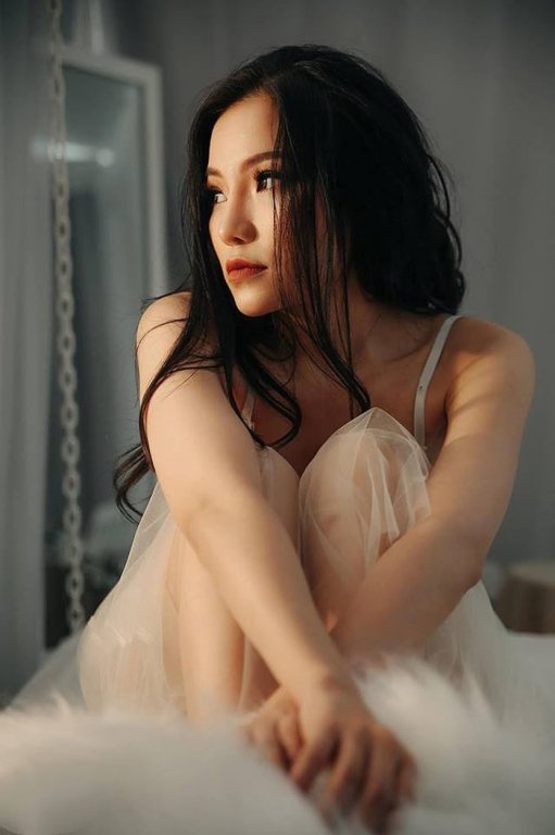 nhan-sac-nong-bong-cua-ly-phuong-chau-sau-khi-ly-hon-lam-vinh-hai