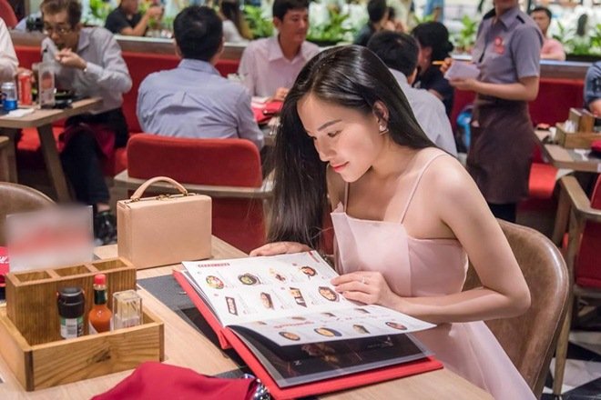 nhan-sac-nong-bong-cua-ly-phuong-chau-sau-khi-ly-hon-lam-vinh-hai