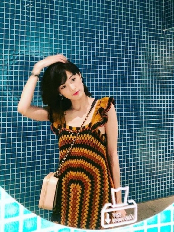 Hạ Vi được khen dần lấy lại nhan sắc rạng rỡ sau thời gian dài bị chê già và xuống sắc. 