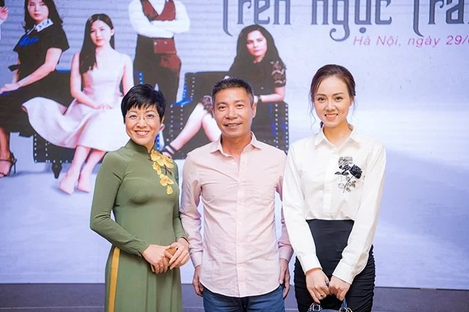Công Lý và bạn gái hội ngộ Thảo Vân trong sự kiện. Được biết, Thảo Vân cùng bạn gái mới của chồng cũ có mối quan hệ tốt đẹp.