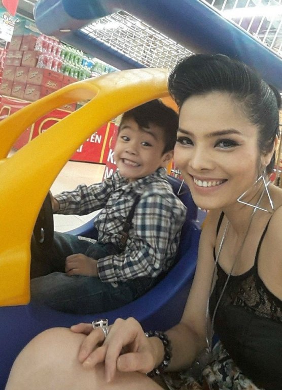 Kiều Thanh và con trai
