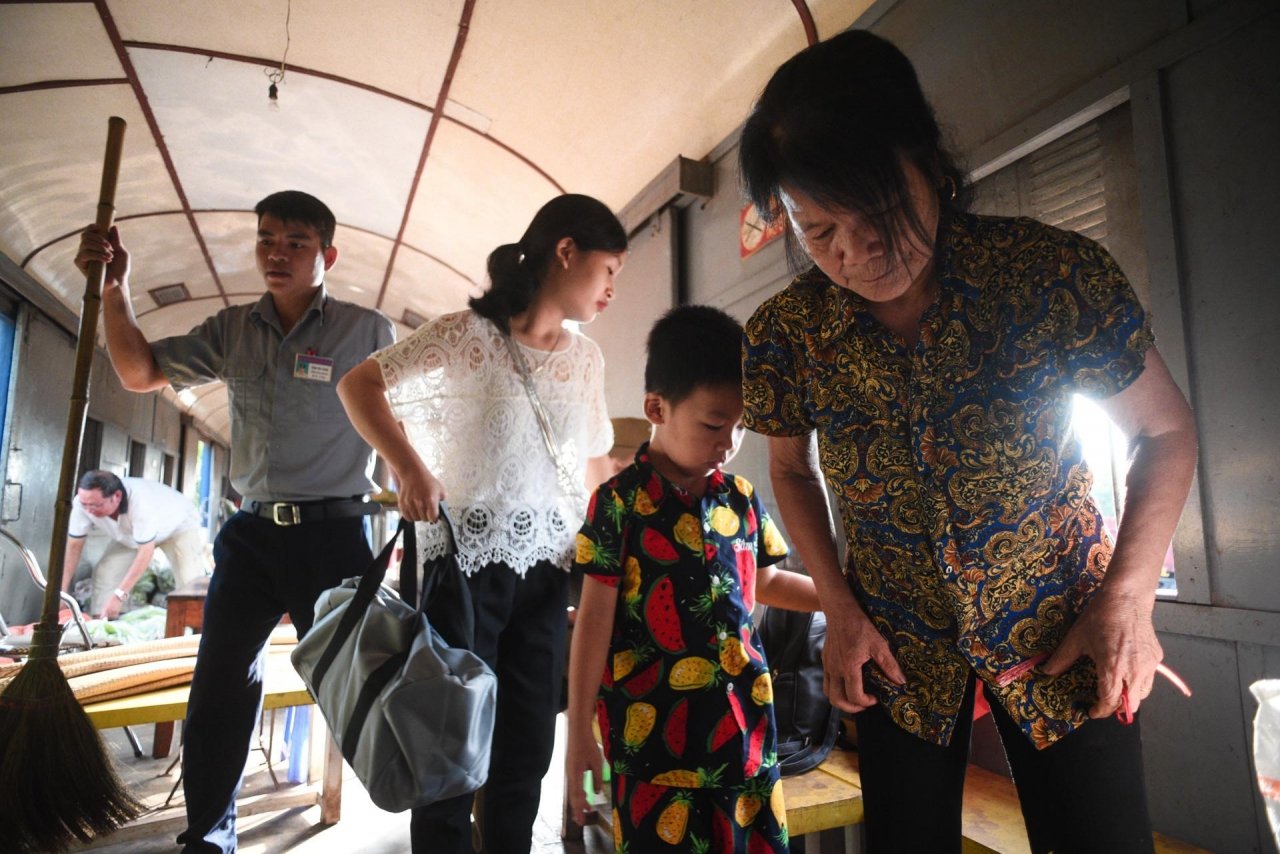 7 gio tren chuyen xe lua vang khach nhat ca nuoc hinh anh 12 