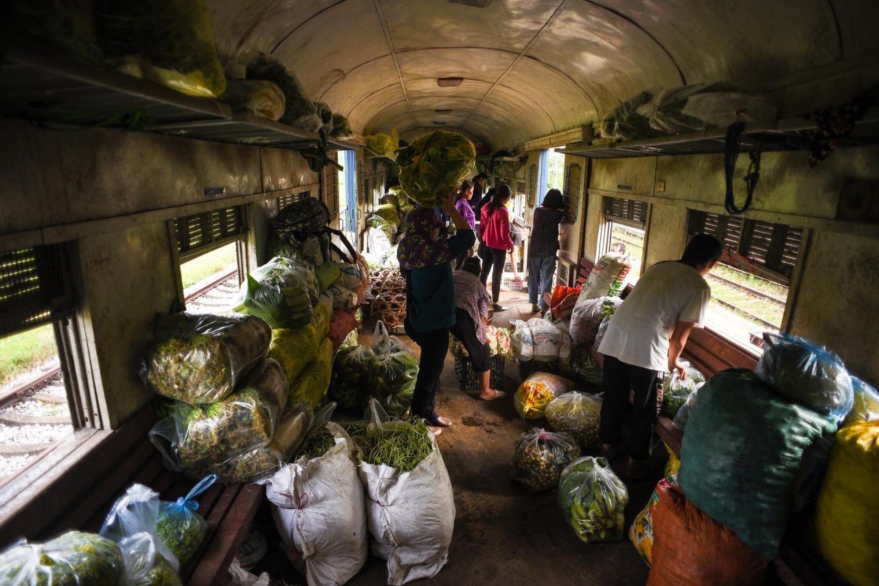 7 gio tren chuyen xe lua vang khach nhat ca nuoc hinh anh 19 