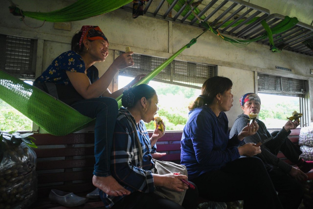 7 gio tren chuyen xe lua vang khach nhat ca nuoc hinh anh 24 