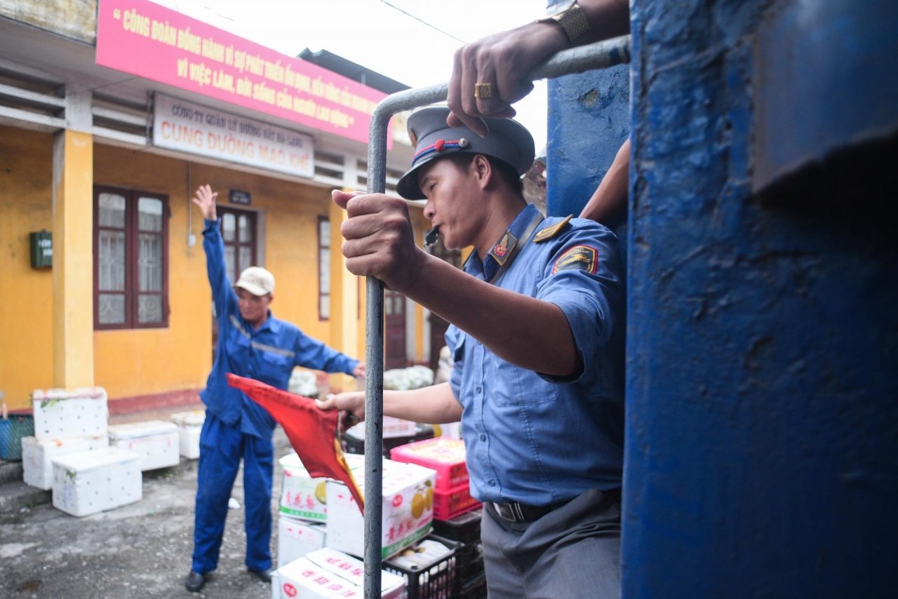 7 gio tren chuyen xe lua vang khach nhat ca nuoc hinh anh 35 