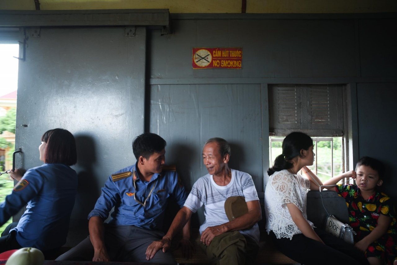 7 gio tren chuyen xe lua vang khach nhat ca nuoc hinh anh 41 