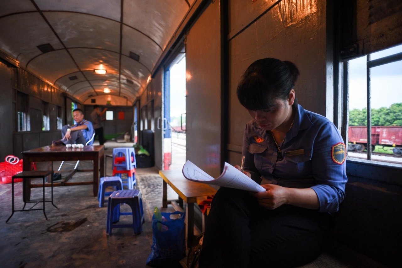 7 gio tren chuyen xe lua vang khach nhat ca nuoc hinh anh 43 