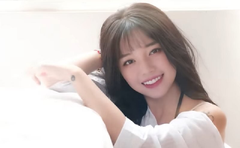 can-canh-nhan-sac-xinh-dep-cua-hot-streamer-linh-ngoc-dam