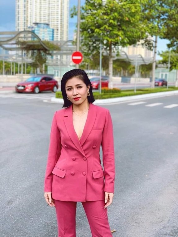 ngam-than-hinh-nong-bong-va-quyen-ru-cua-mc-hoang-linh-chung-toi-la-chien-sy