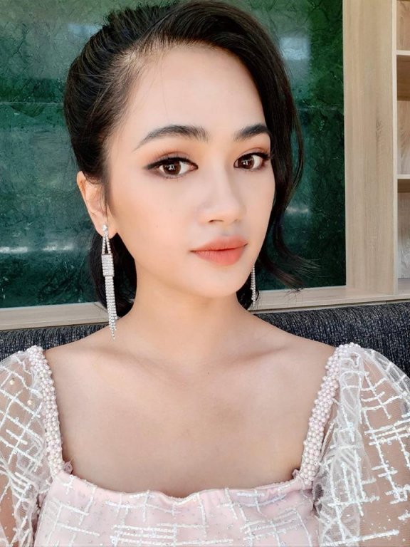 5-nguoi-dep-co-so-do-nong-bong-nhat-hoa-hau-the-gioi-viet-nam-2019