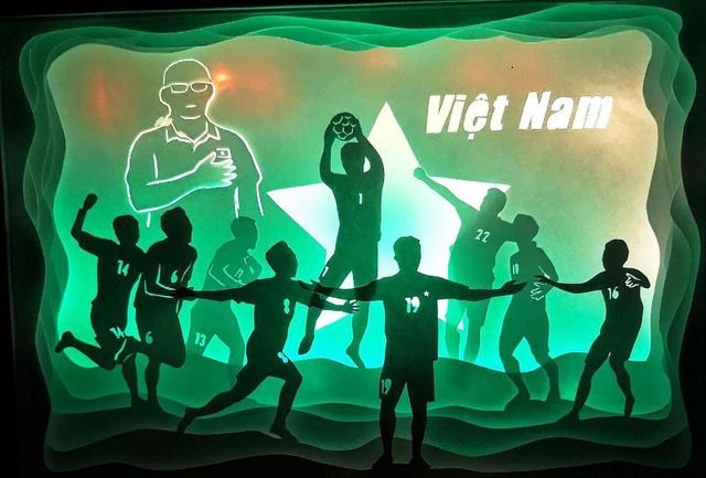 ban-tay-tai-hoa-cua-chang-trai-but-chi