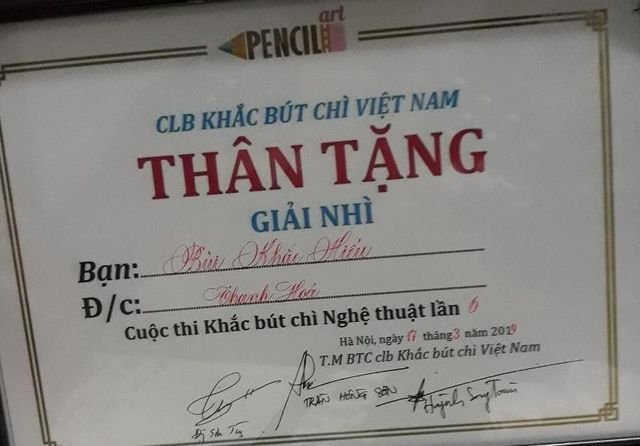ban-tay-tai-hoa-cua-chang-trai-but-chi