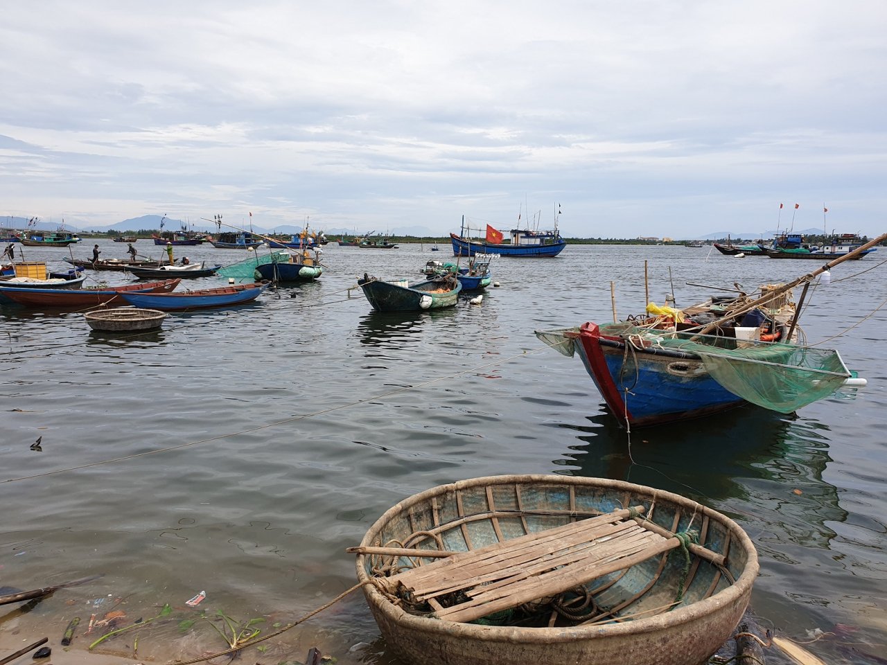 cam-bien-canh-bao-nguy-hiem-khu-vuc-ha-nguon-thu-bon-bi-sut-lun-kinh-hoang
