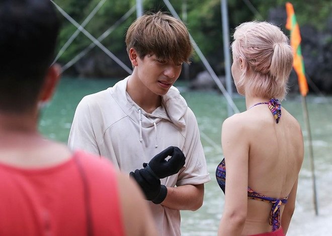 Mlee mặc hẳn bikini khi tham gia phần thi ở Vịnh Hạ Long. 