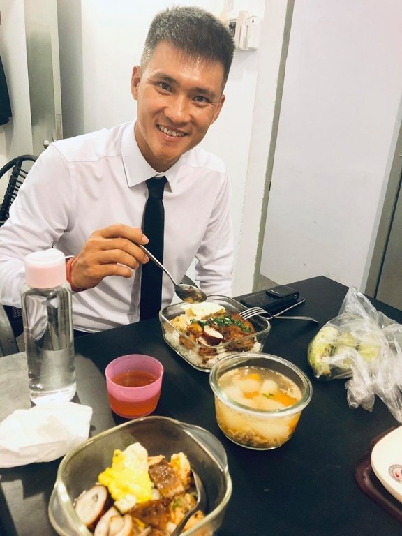 Công Vinh khen vợ: