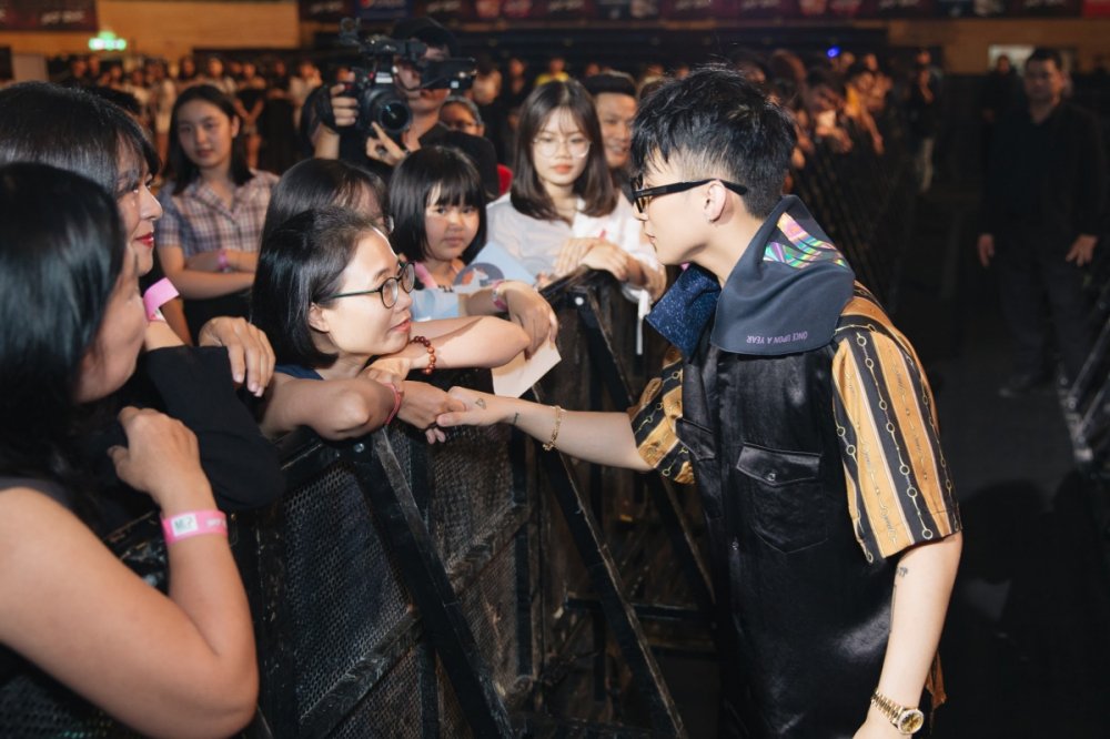 duoc-fan-nu-to-tinh-son-tung-m-tp-lap-tuc-dong-y-ket-hon