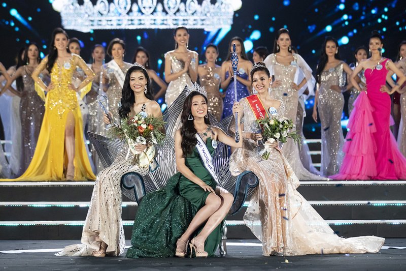 nhung hoa hau, a hau xuat than tu dai hoc ngoai thuong hinh 2