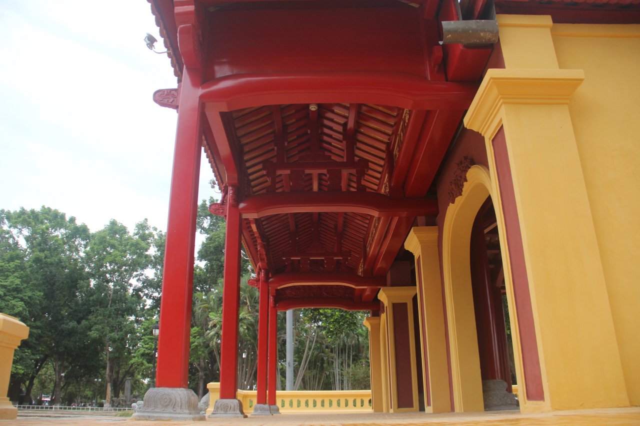 can-canh-cong-trinh-noi-nha-vua-tung-ra-hong-mat-ben-bo-song-huong-tho-mong