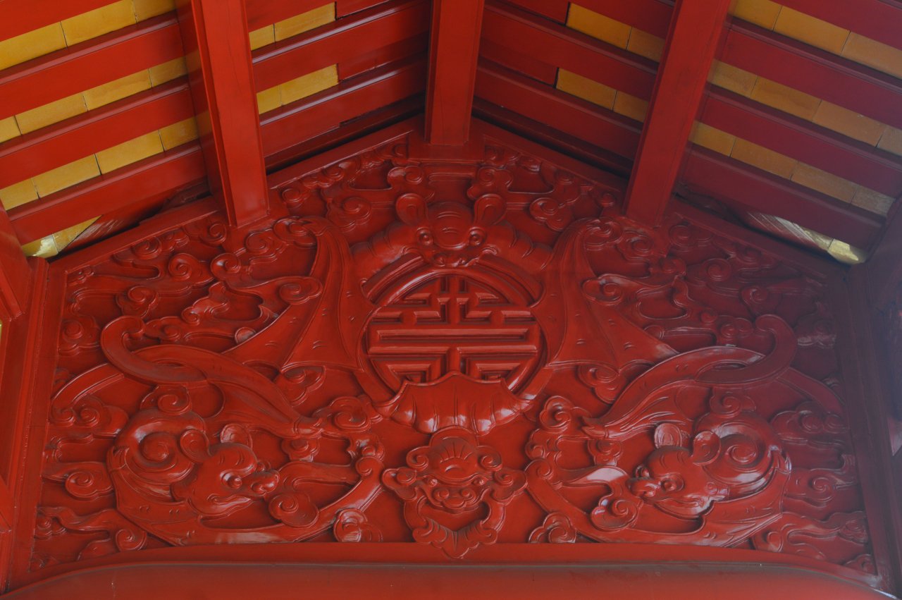 can-canh-cong-trinh-noi-nha-vua-tung-ra-hong-mat-ben-bo-song-huong-tho-mong