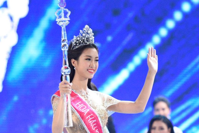 nhung hoa hau, a hau xuat than tu dai hoc ngoai thuong hinh 3