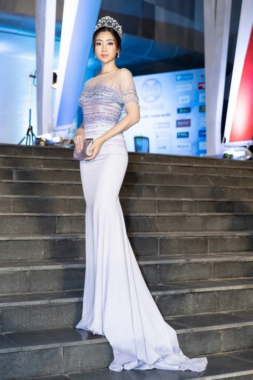my-nhan-viet-mac-dep-tuan-qua