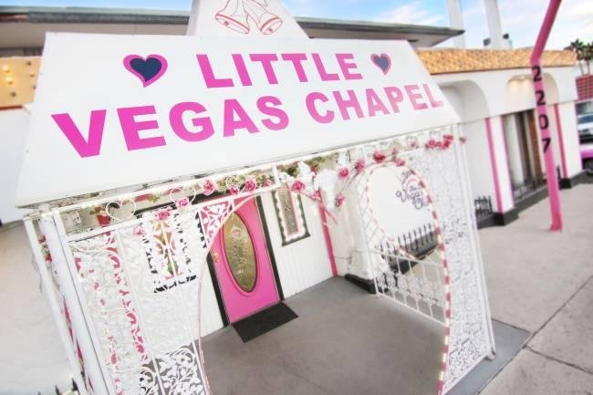 sieu-mau-cara-delevingne-ket-hon-voi-ban-gai-tai-las-vegas