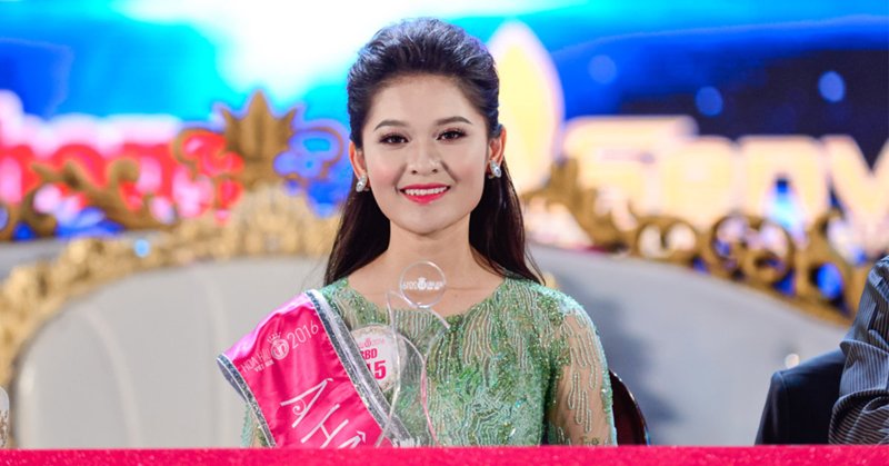 nhung hoa hau, a hau xuat than tu dai hoc ngoai thuong hinh 4