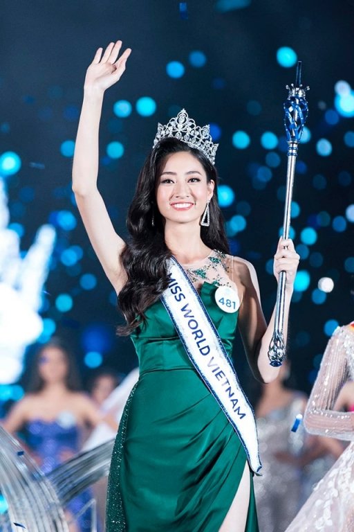 Sau 3 ngày đăng quang Hoa hậu Thế giới Việt Nam 2019, Lương Thùy Linh mở lại Facebook cá nhân và gửi lời cảm ơn cha mẹ, ban tổ chức cuộc thi cũng như khán giả ủng hộ mình. Người đẹp 19 tuổi đã khóa trang cá nhân trước đêm chung kết cuộc thi. Thùy Linh cho biết cô đã dần ý thức hơn về việc phải chỉn chu, cẩn trọng hơn khi đăng tảilên mạng xã hội. Vì vậy, cô quyết định tạm thời khóa trang cá nhân.