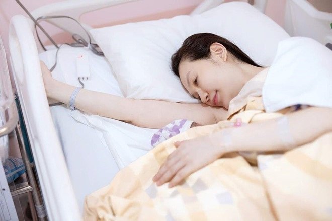 Tuấn Hưng lần đầu khoe ảnh con trai vừa chào đời. Nam ca sĩ viết: