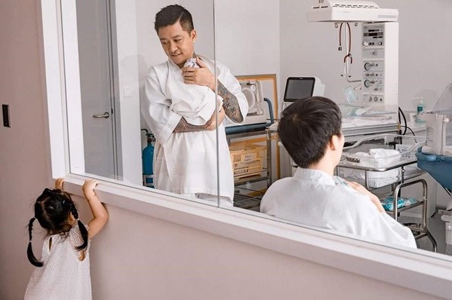 Trước lời chia sẻ của Lý Hải, cư dân mạng nhận thấy có lẽ do vô tình bắt gặp 1 người có ngoại hình giống đàn anh nên Tuấn Hưng mới nói đùa trên mạng xã hội. 