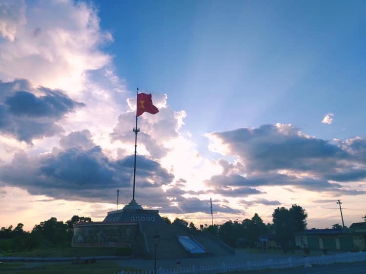 tham-cay-cau-lich-su-doi-bo-hien-luong-ben-hai