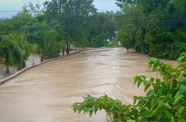 Phú Quốc lũ dâng cao ngang đầu người, huy động 1.000 quân cứu dân - 19