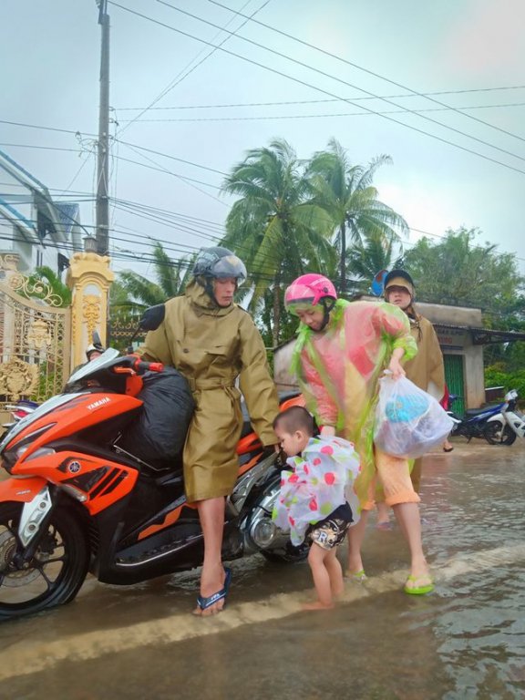 Phú Quốc lũ dâng cao ngang đầu người, huy động 1.000 quân cứu dân - 21