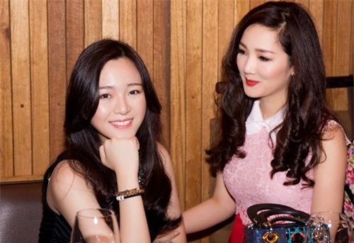 Hoa hậu đền Hùng Giáng My cho biết con gái Anh Sa đã kết thúc việc học tập ở Mỹ để trở về Việt Nam làm việc. Anh Sa, 25 tuổi, hiện quản lý công ty riêng mới thành lập và hỗ trợ hoạt động kinh doanh cho tập đoàn của gia đình.